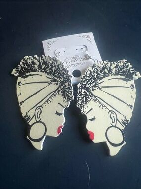 Afro Headwrap Wooden Statement Earrings - Cream & Black with Red Lips